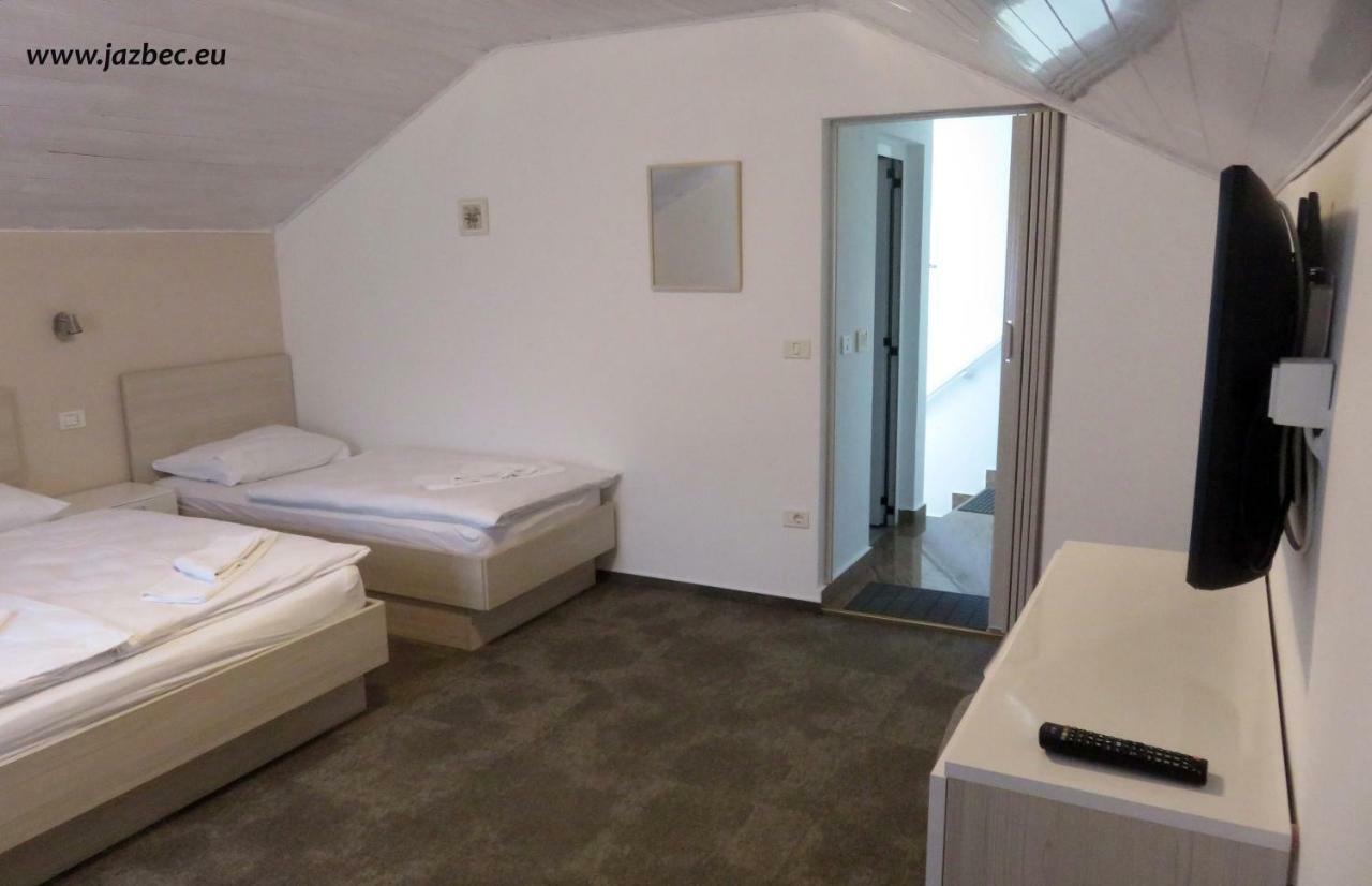 Sobe Rooms Zimmer Jazbec Idrsko מראה חיצוני תמונה